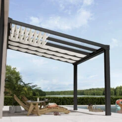 Pergola Adossée Stockholm 350x368cm Aluminium Gris Et Polycarbonate Avec Stores De Toit Rétractables – Palram - Canopia -Jardin Soldes pergola adossee stockholm 350x368cm aluminium gris et polycarbonate avec stores de toit retractables palram 3
